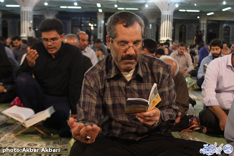 احیای شب نوزدهم رمضان در مصلای شهرکرد