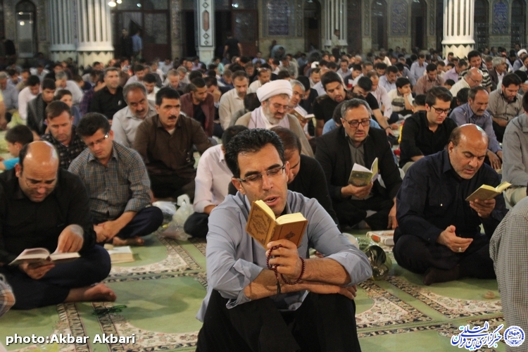 احیای شب نوزدهم رمضان در مصلای شهرکرد