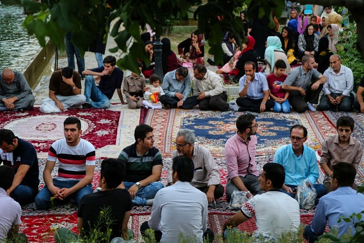 برپایی افطاری خیرخواهانه در عمارت خسروآباد سنندج