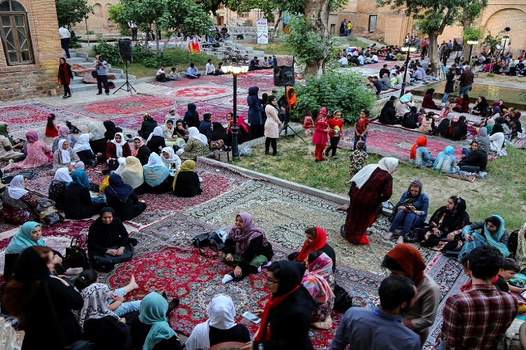 برپایی افطاری خیرخواهانه در عمارت خسروآباد سنندج