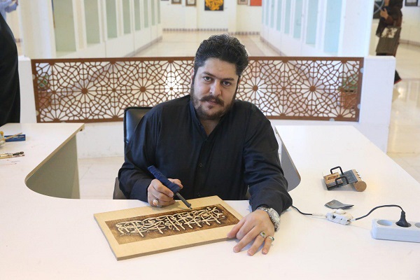 معرفی روش زندگی حضرت علی(ع) در قالب هنر سوخته نگاری معرفی روش زندگی حضرت علی(ع) در قالب هنر سوخته نگاری