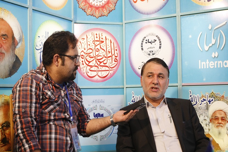 راه ارتباطی ما با خانواده بانک انصار از طریق قرآن است راه ارتباطی ما با خانواده بانک انصار از طریق قرآن است