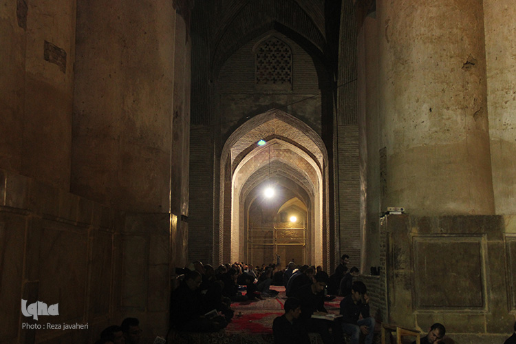 شب شهادت امام علی (ع) و شب قدر در مسجد جامع اصفهان