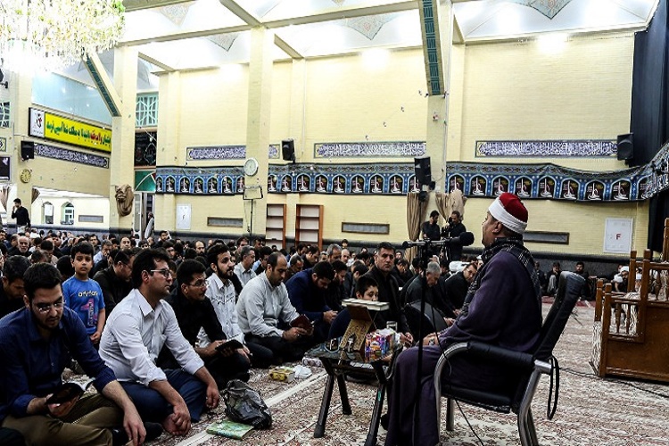مراسم احیای شب بیست سوم ماه مبارک رمضان با حضور قاری مصری در سنندج مراسم احیای شب بیست سوم ماه مبارک رمضان با حضور قاری مصری در سنندج