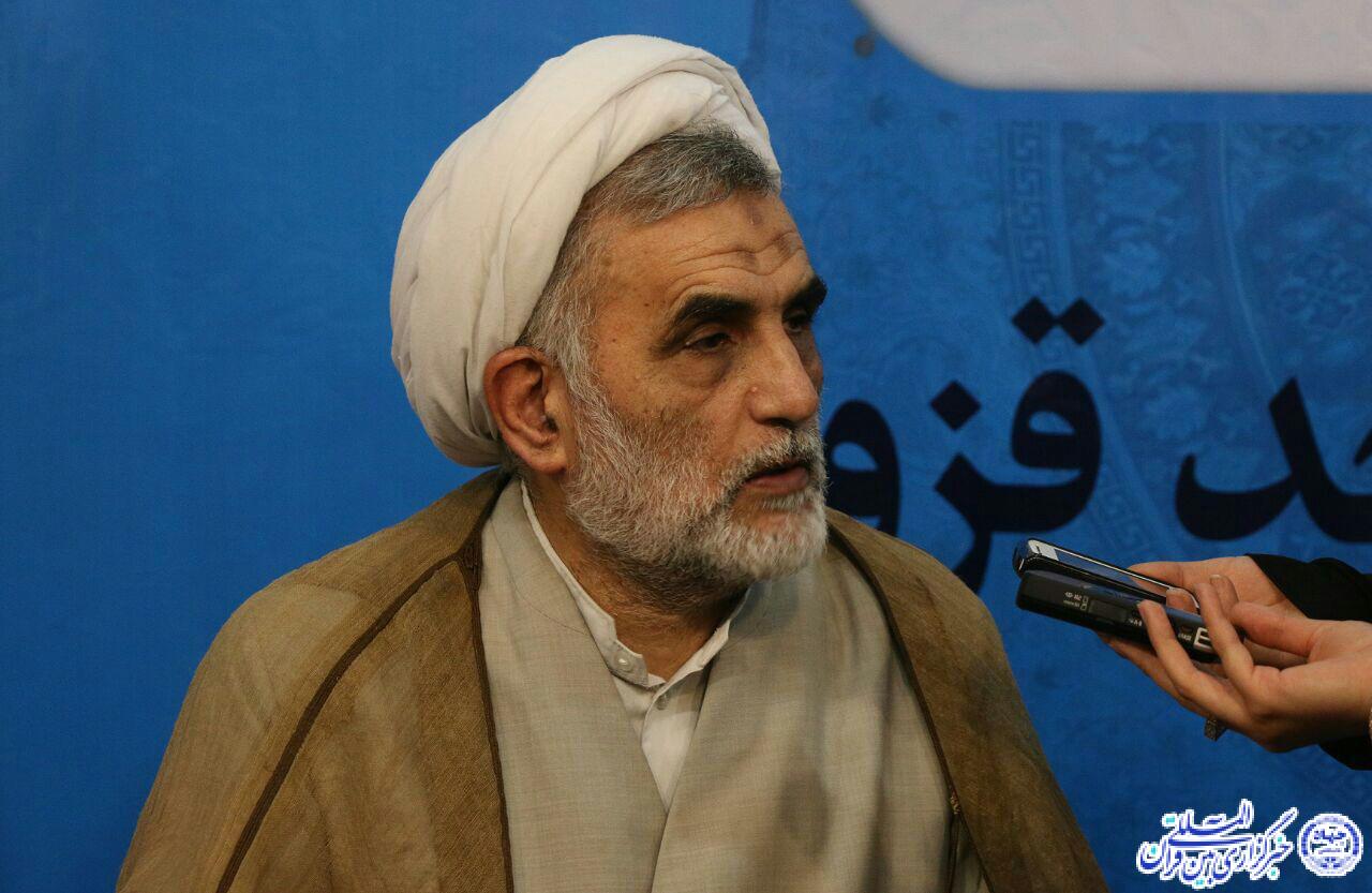 حضور معاون قرآنی وزیر ارشاد در غرفه ایکنا