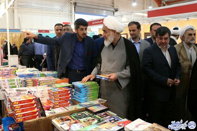 آغاز به کار نمایشگاه کتاب و محصولات علوم قرآنی +عکس