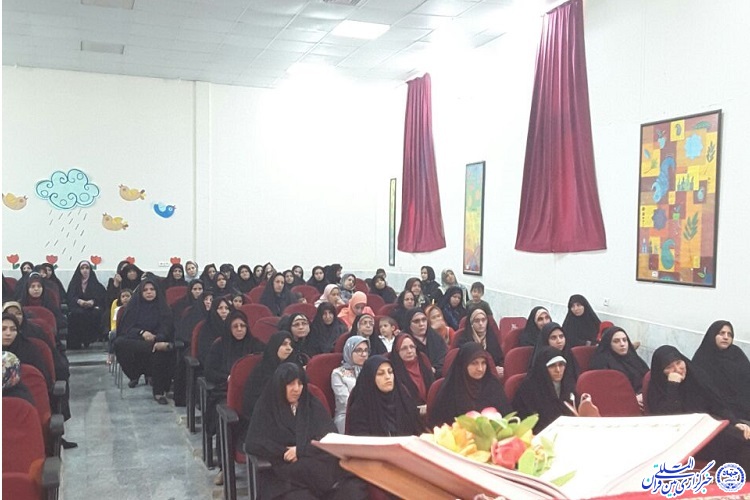 برگزاری محفل انس با قرآن ویژه بانوان در کرمانشاه برگزاری محفل انس با قرآن ویژه بانوان در کرمانشاه