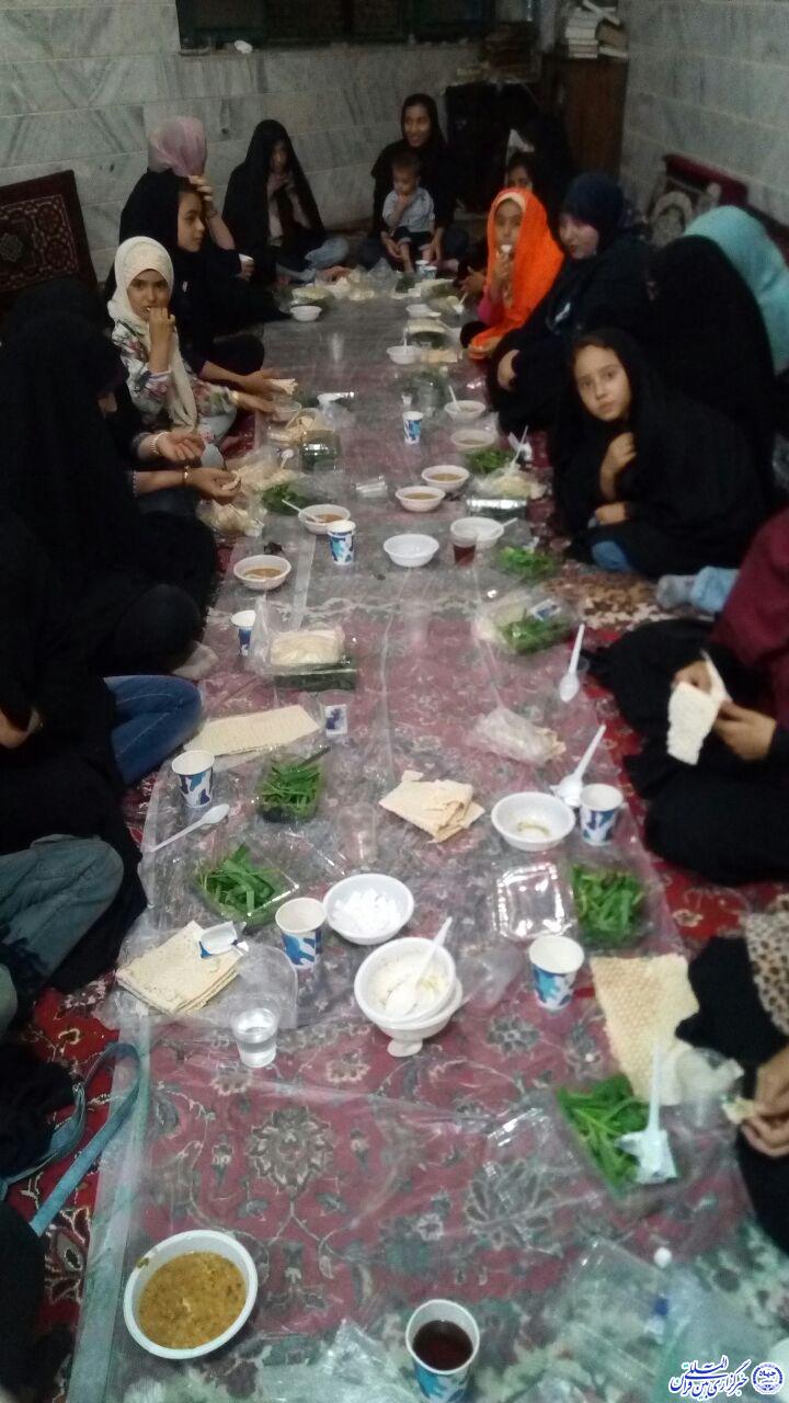 ضیافتی از جنس همدلی/ مراسم افطاری ساده در مسجد امام خمینی(ره) قزوین برگزار شد+عکس