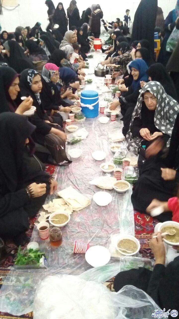 ضیافتی از جنس همدلی/ مراسم افطاری ساده در مسجد امام خمینی(ره) قزوین برگزار شد+عکس