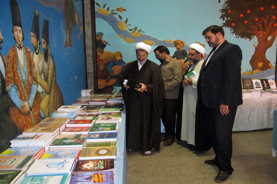 بازدید مدیرکل تبلیغات اسلامی لرستان از نمایشگاه کتاب علوم قرآنی لرستان + عکس