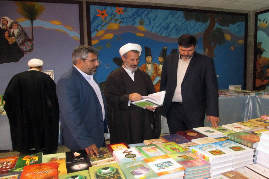 بازدید مدیرکل تبلیغات اسلامی لرستان از نمایشگاه کتاب علوم قرآنی لرستان + عکس