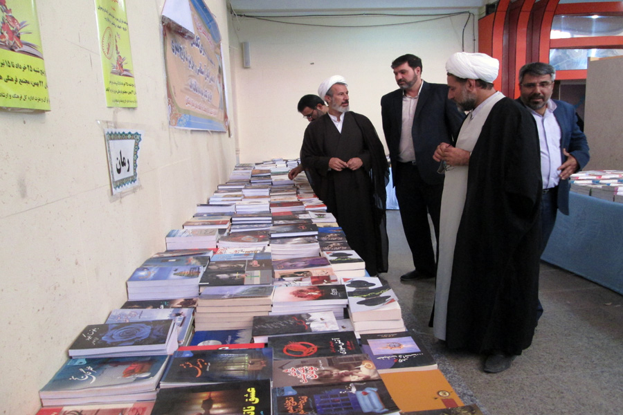 بازدید مدیرکل تبلیغات اسلامی لرستان از نمایشگاه کتاب علوم قرآنی لرستان + عکس