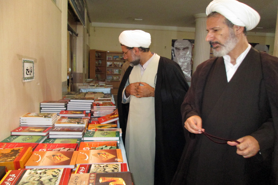 بازدید مدیرکل تبلیغات اسلامی لرستان از نمایشگاه کتاب علوم قرآنی لرستان + عکس