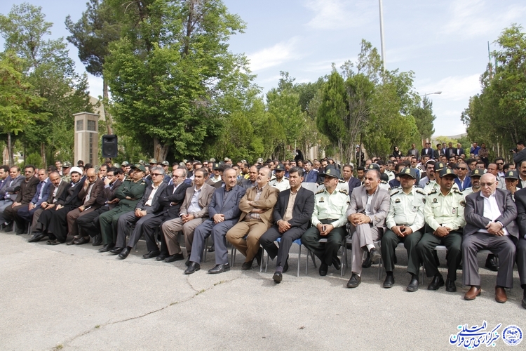 عطرافشانی قبور شهدا به مناسبت آزادسازی خرمشهر در چهارمحال و بختیاری