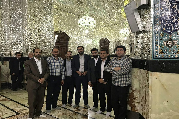 حضور مربیان و مسئولان جامعةالقرآن در غبارروبی آستان عبدالعظیم حسنی(ع)
