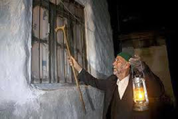 آیین‎های سنتی قمی‌ها در ماه رمضان؛ از کلوخ‌اندازان تا بدرقه ماه