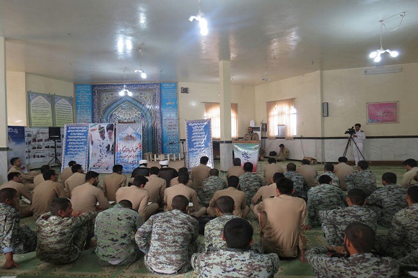 محفل انس با قرآن در پایگاه دریایی خرمشهر برگزار شد محفل انس با قرآن در پایگاه دریایی خرمشهر برگزار شد