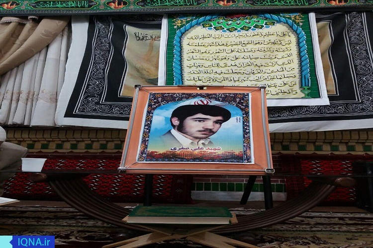 جلسه تلاوت قرآن حسینیه آل‌یاسین مشهد هر شب به یاد یک شهید