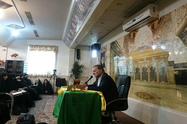 راهی جز تمسک به قرآن در برابر تهدیدات شیطان نیست راهی جز تمسک به قرآن در برابر تهدیدات شیطان نیست