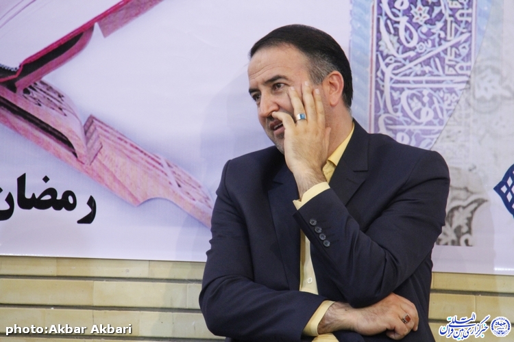 محفل انس با قرآن در سورشجان/گزارش تصویری
