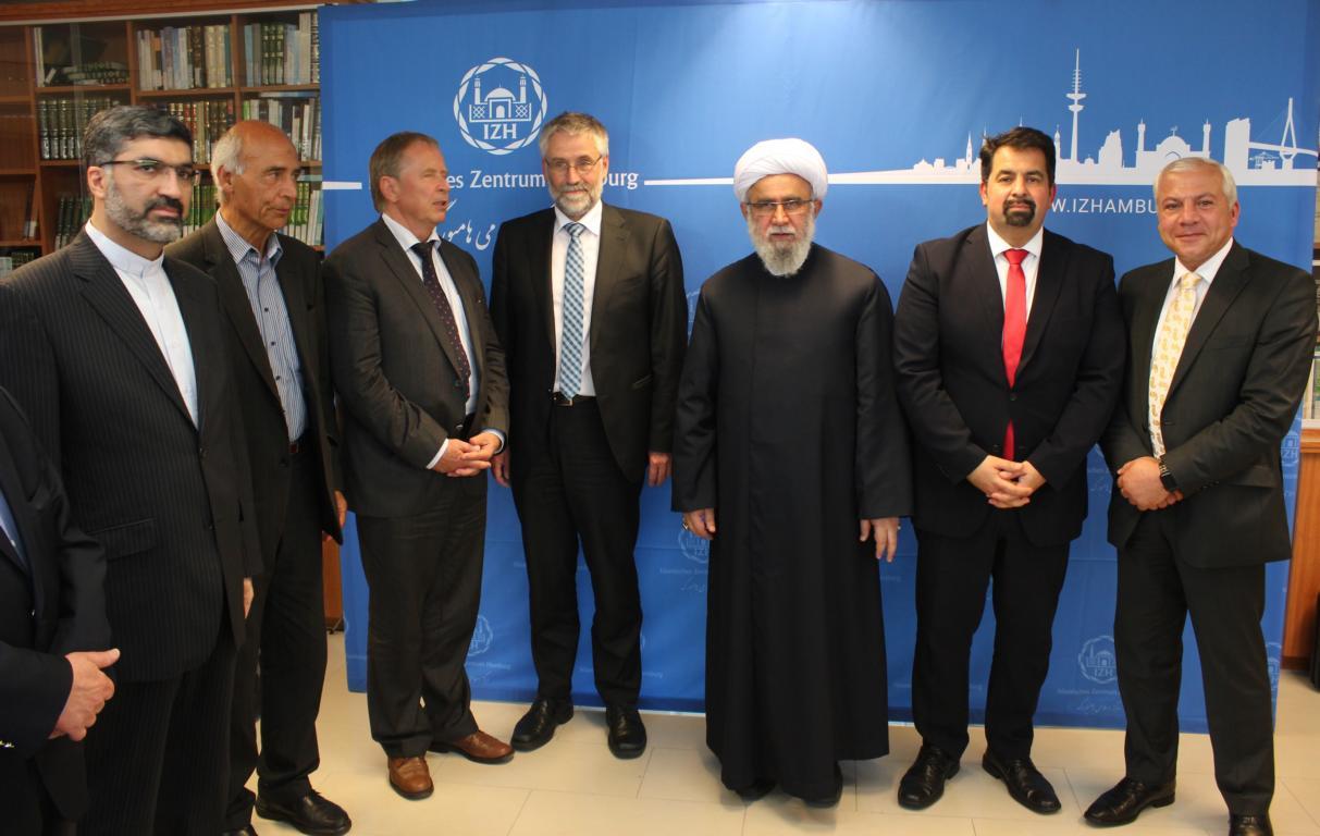 ضیافت شام مسلمانان با دیگر ادیان در هامبورگ + عکس