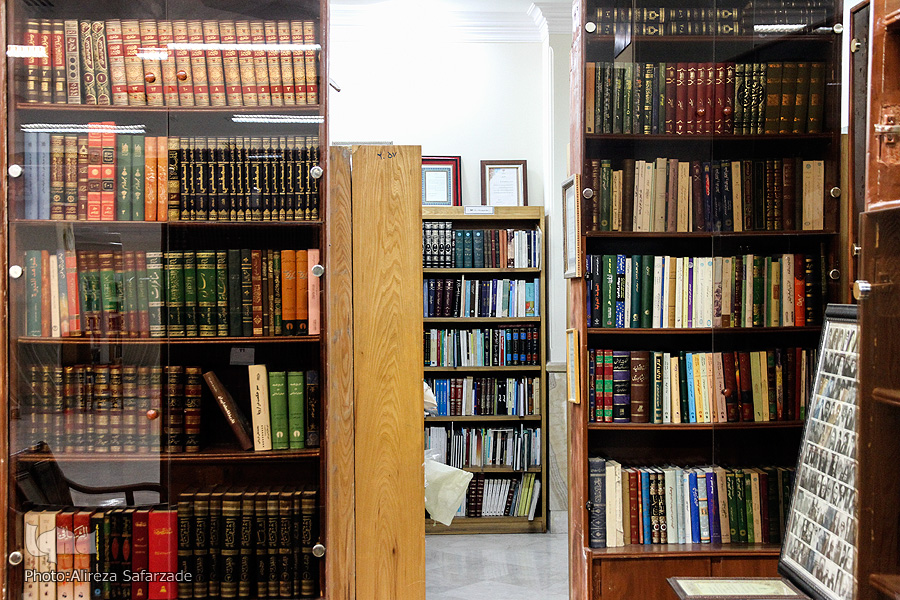 مجموعهای از بهترین کتب دینی در کتابخانه وقفی آیتالله واعظزاده مجموعهای از بهترین کتب دینی در کتابخانه وقفی آیتالله واعظزاده