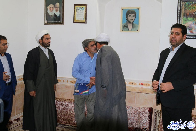بازدید مدیر کل بنیاد شهید خراسان‌جنوبی از خانواده شهداء