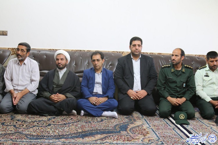بازدید مدیر کل بنیاد شهید خراسان‌جنوبی از خانواده شهداء