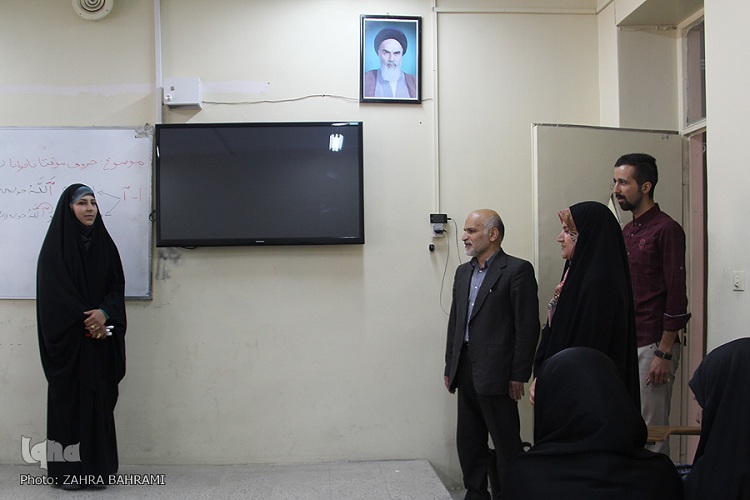 رئیس جهاد دانشگاهی استان مرکزی از دوره آمادگی طرح دانشجو معلم قرآن بازدید کرد