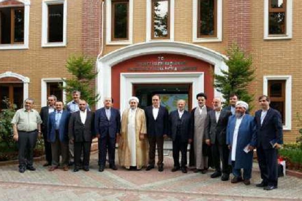 تعامل علمای دینی گامی مؤثر برای وحدت امت اسلام است