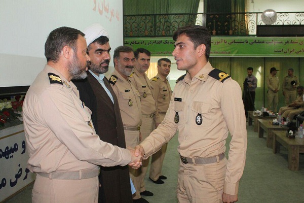 مراسم تجلیل از 20 حافظان و مربیان قرآنی پایگاه دریایی بوشهر برگزار شد مراسم تجلیل از 20 حافظان و مربیان قرآنی پایگاه دریایی بوشهر برگزار شد