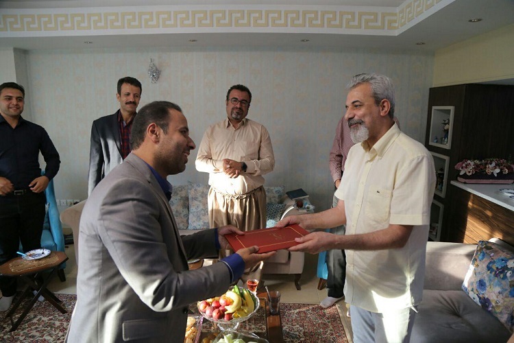 تجلیل از فردین صادق ایوبی هنرمند کردستانی +  عکس