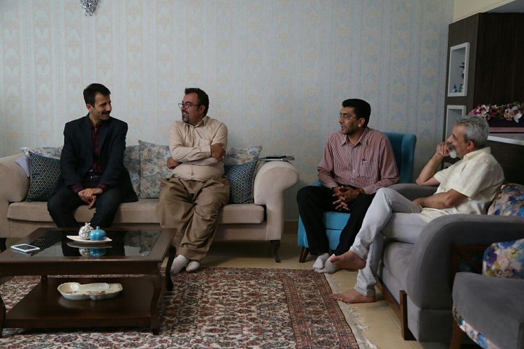 تجلیل از فردین صادق ایوبی هنرمند کردستانی + عکس تجلیل از فردین صادق ایوبی هنرمند کردستانی + عکس