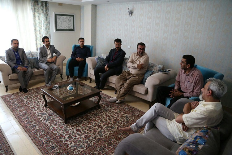 تجلیل از فردین صادق ایوبی هنرمند کردستانی + عکس تجلیل از فردین صادق ایوبی هنرمند کردستانی + عکس