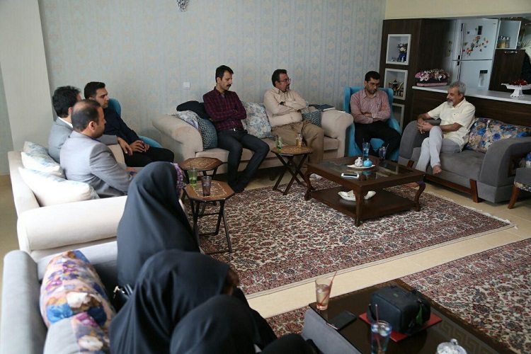 تجلیل از فردین صادق ایوبی هنرمند کردستانی + عکس تجلیل از فردین صادق ایوبی هنرمند کردستانی + عکس