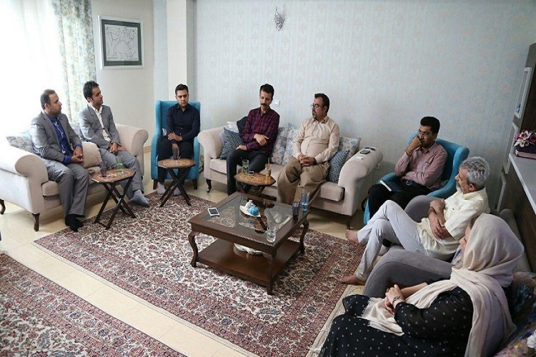 تجلیل از فردین صادق ایوبی هنرمند کردستانی + عکس تجلیل از فردین صادق ایوبی هنرمند کردستانی + عکس