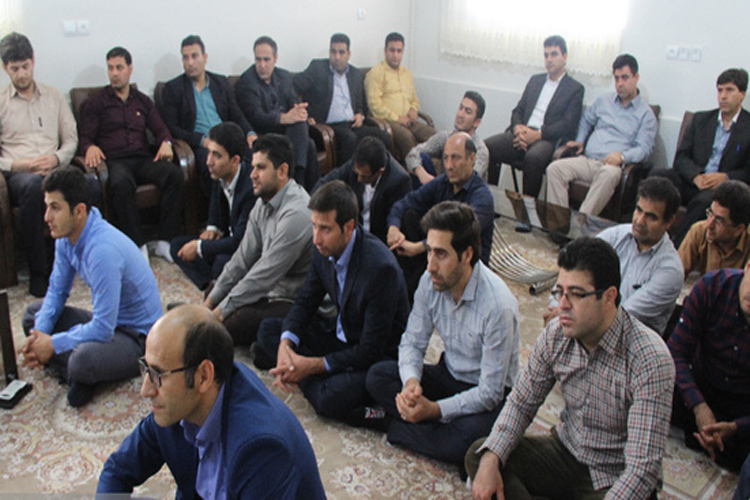 دیدار کارکنان دادگستری کوهدشت با خانواده شهید مدافع حرم