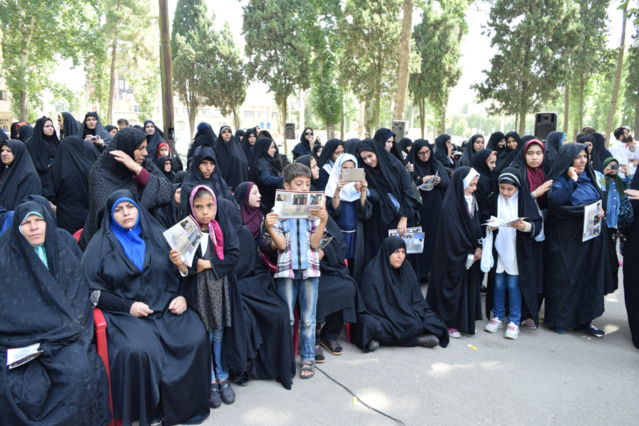 گزارش تصویری اجتماع بزرگ مردمی «صیانت از حریم خانواده» در خرم‌آباد