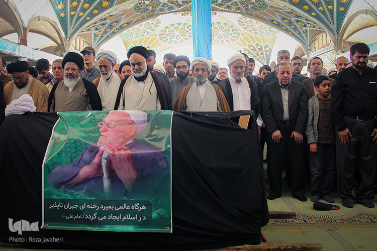 مراسم تشییع عالم جلیل القدر حضرت حجت الاسلام والمسلمین حاج شیخ غلامرضا فیروزیان روز جمعه از مصلی اصفهان بعد از اقامه نماز جمعه انجام  شد.