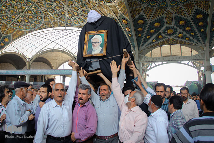 مراسم تشییع عالم جلیل القدر حضرت حجت الاسلام والمسلمین حاج شیخ غلامرضا فیروزیان روز جمعه از مصلی اصفهان بعد از اقامه نماز جمعه انجام  شد.