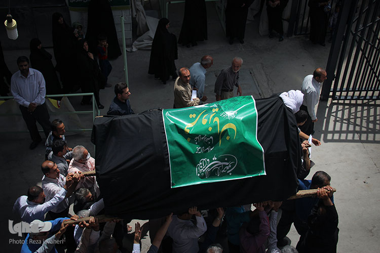مراسم تشییع عالم جلیل القدر حضرت حجت الاسلام والمسلمین حاج شیخ غلامرضا فیروزیان روز جمعه از مصلی اصفهان بعد از اقامه نماز جمعه انجام  شد.