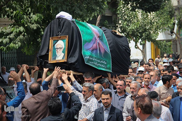 مراسم تشییع عالم جلیل القدر حضرت حجت الاسلام والمسلمین حاج شیخ غلامرضا فیروزیان روز جمعه از مصلی اصفهان بعد از اقامه نماز جمعه انجام  شد.