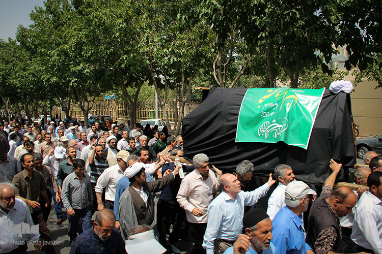 مراسم تشییع عالم جلیل القدر حضرت حجت الاسلام والمسلمین حاج شیخ غلامرضا فیروزیان روز جمعه از مصلی اصفهان بعد از اقامه نماز جمعه انجام  شد.
