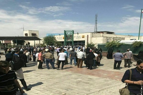 حمله به روحانی در مترو خبرساز شد/ تیراندازی در مترو شهر ری