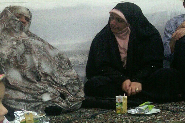 حضور قرآ‌ن‌آموزان مؤسسه بقیة‌الله(عج) در منزل محسن حاجی حسنی کارگر