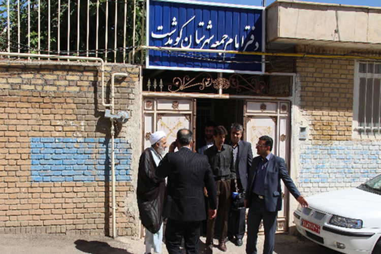 دیدار کارکنان دادگستری کوهدشت با خانواده شهید مدافع حرم