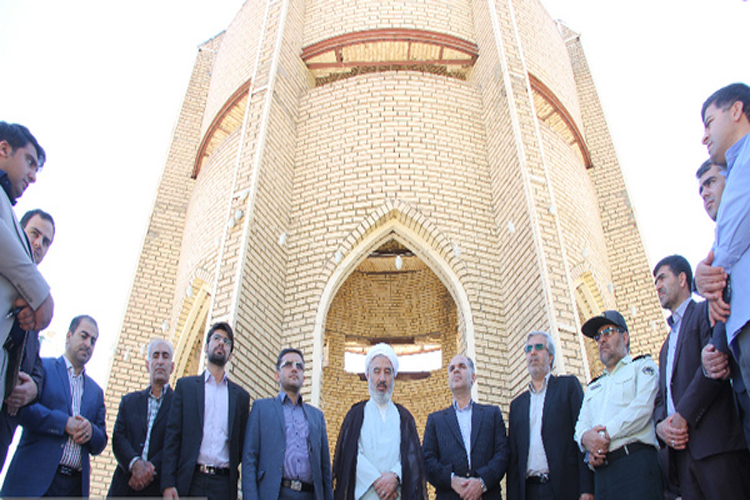 دیدار کارکنان دادگستری کوهدشت با خانواده شهید مدافع حرم