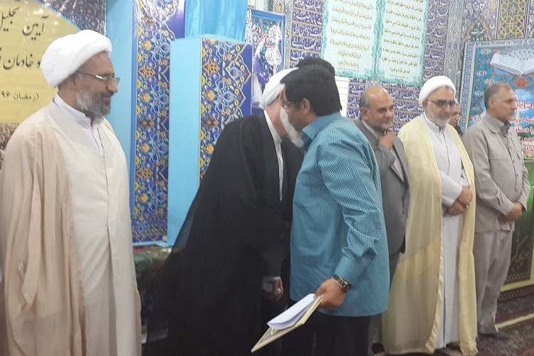 تصاویری از آیین تجلیل از فعالان و خادمان قرآن زاهدان