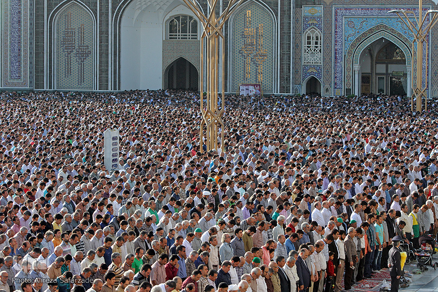 نمازی به پهنای ماه بندگی/فرشتگان هلهله شادی سردادند