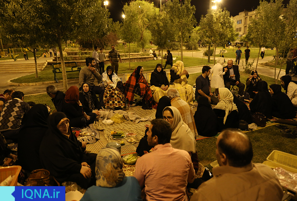 آخرین شب ماه رمضان در بوستان‌های شهر